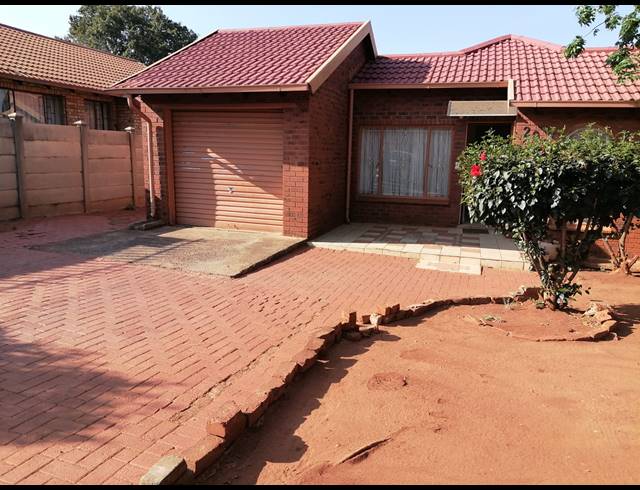 3 BEDROOM HOUSE FOR SALE IN GEELHOUTPARK